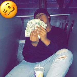 Meet your Posher, Alexis